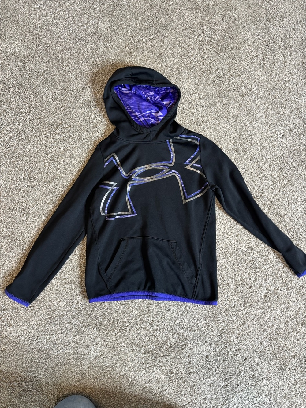 Girls under Armour hoodie